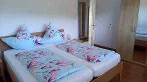 Apartment with terrace & pool | Mountain view - Image 3