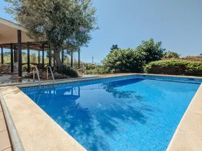 Villa with private pool, terrace & garden - Image 4