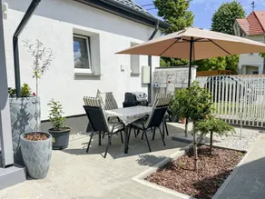 Apartment with terrace - Image 2