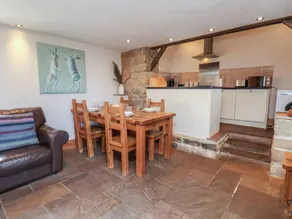 Cottage with garden - Image 3