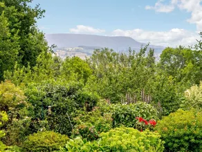 Holiday home with garden & barbeque - Image 2