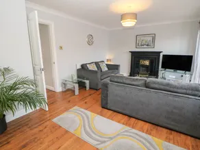 Cottage with garden - Image 3