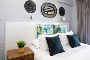 Apartamento vacacional con terraza y piscina privada | Vistas al agua | Al lado de la playa | Ideal para trabajar remoto - Image 4