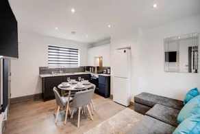 4Bed-Sleeps6-PrivateGarden-PetFriendly - Image 5