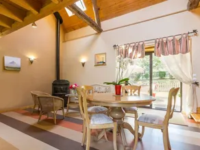 Cottage with garden & BBQ - Image 3