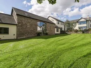 Family-oriented cottage with garden, pool & sauna - Image 2