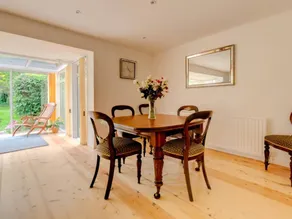 Cottage with garden - Image 3