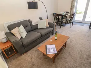 Cottage with garden - Image 3