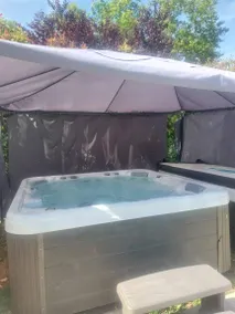 Villa avec piscine, jardin et jacuzzi | Vue jardin - Image 3