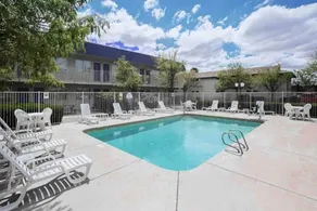 Apartment with pool - Image 2