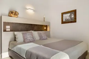 Eco del Garda – Room 306 – with Covered Terrace and Lake View - Image 4