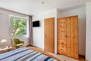 Room 'Double Room with Shower/WC' with Shared Terrace, Garden & Wi-Fi - Image 4