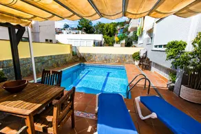 House with terrace, hot tub & BBQ - Image 2