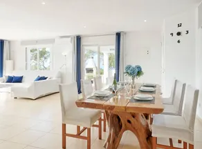 Holiday apartment with BBQ, private pool & garden - Image 5