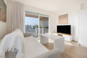 Holiday apartment with pool - Image 5