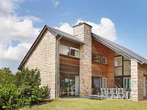 Family-oriented bungalow with sauna & terrace - Image 4