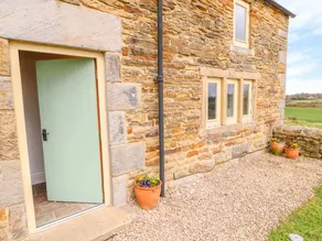 Child-friendly lovely cottage with hot tub & garden - Image 3