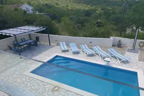Holiday home with terrace - Image 3