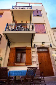 Villa with garden & terrace | City view | Perfect for remote work - Image 2