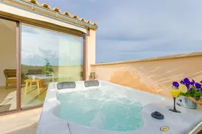 Chalet with hot tub & terrace - Image 4