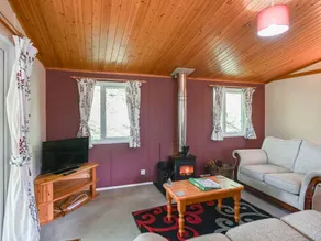 Family-friendly beautiful cottage with garden & jacuzzi | River view - Image 4
