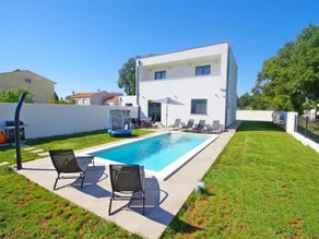 Casa con piscina privada, terraza y barbacoa - Image 3