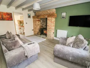Cottage with garden - Image 2
