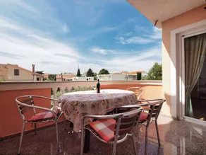 Holiday apartment with barbeque | Garden view - Image 2