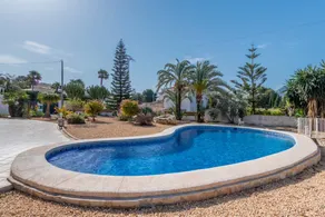 House with pool, BBQ & terrace | Garden view - Image 3