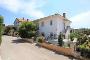 House with BBQ, terrace & garden - Image 5