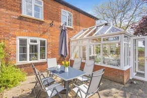 Cottage with BBQ & garden - Image 4