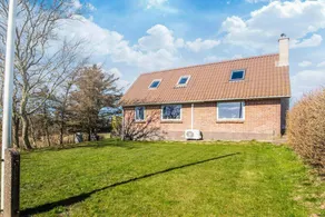 Holiday home with garden & terrace - Image 2