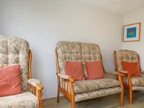 Cottage with garden - Image 3