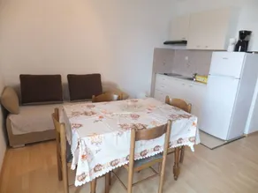 Flat with barbecue & terrace - Image 4