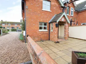 Cottage with garden - Image 3