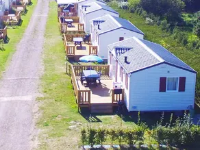 Wonderful mobile home with terrace & heated pool - Image 2