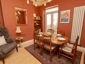 Cottage with garden - Image 4