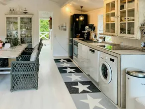 Holiday home with barbeque & terrace - Image 5