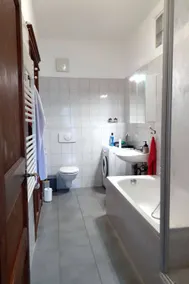 Apartment with garden - Image 3