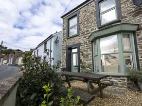 Cottage with terrace & garden - Image 3