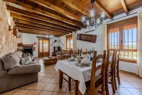 Familienorientiertes Ferienhaus mit Pool, Garten und Grill | Bergblick | Haustiere sind willkommen - Image 3