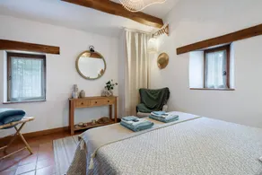 1st Floor: "Le Rocher de l'Aigle" Room 15 m² - Image 5