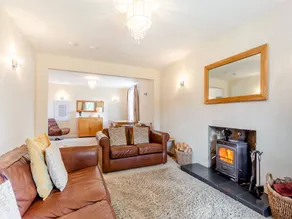 Family-oriented beautiful cottage with garden - Image 3