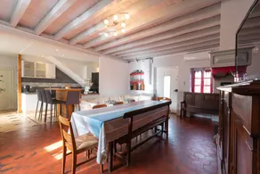 Casa con barbecue, idromassaggio e giardino - Image 5