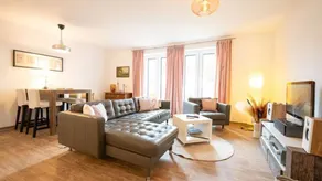 Apartment with terrace - Image 2