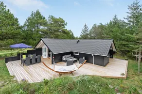 Holiday home with terrace - Image 2