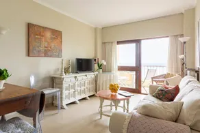 Central Beachfront Apartment Next to the Marina - Image 3