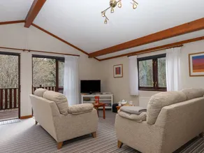 Family-oriented beautiful cottage with garden - Image 4