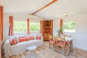 Charming Bungalow with Private Pool, Wi-Fi, and Air Conditioning - Image 2
