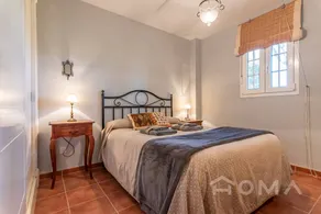 Holiday apartment with garden, terrace & pool - Image 4